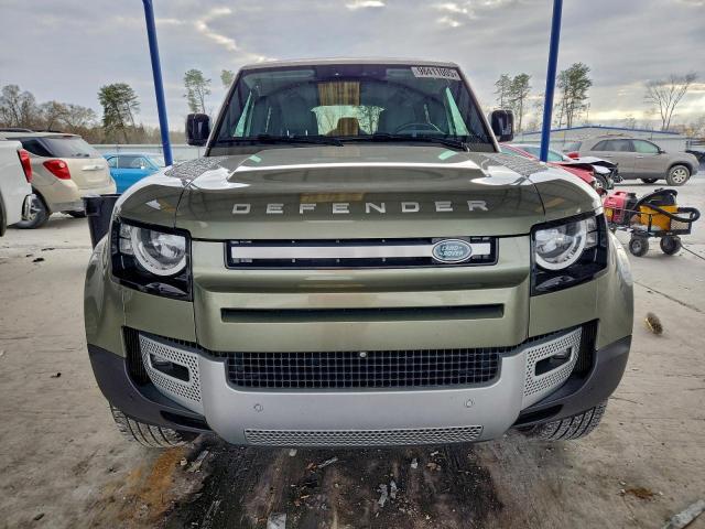 Land Rover Defender 110 S Image 3