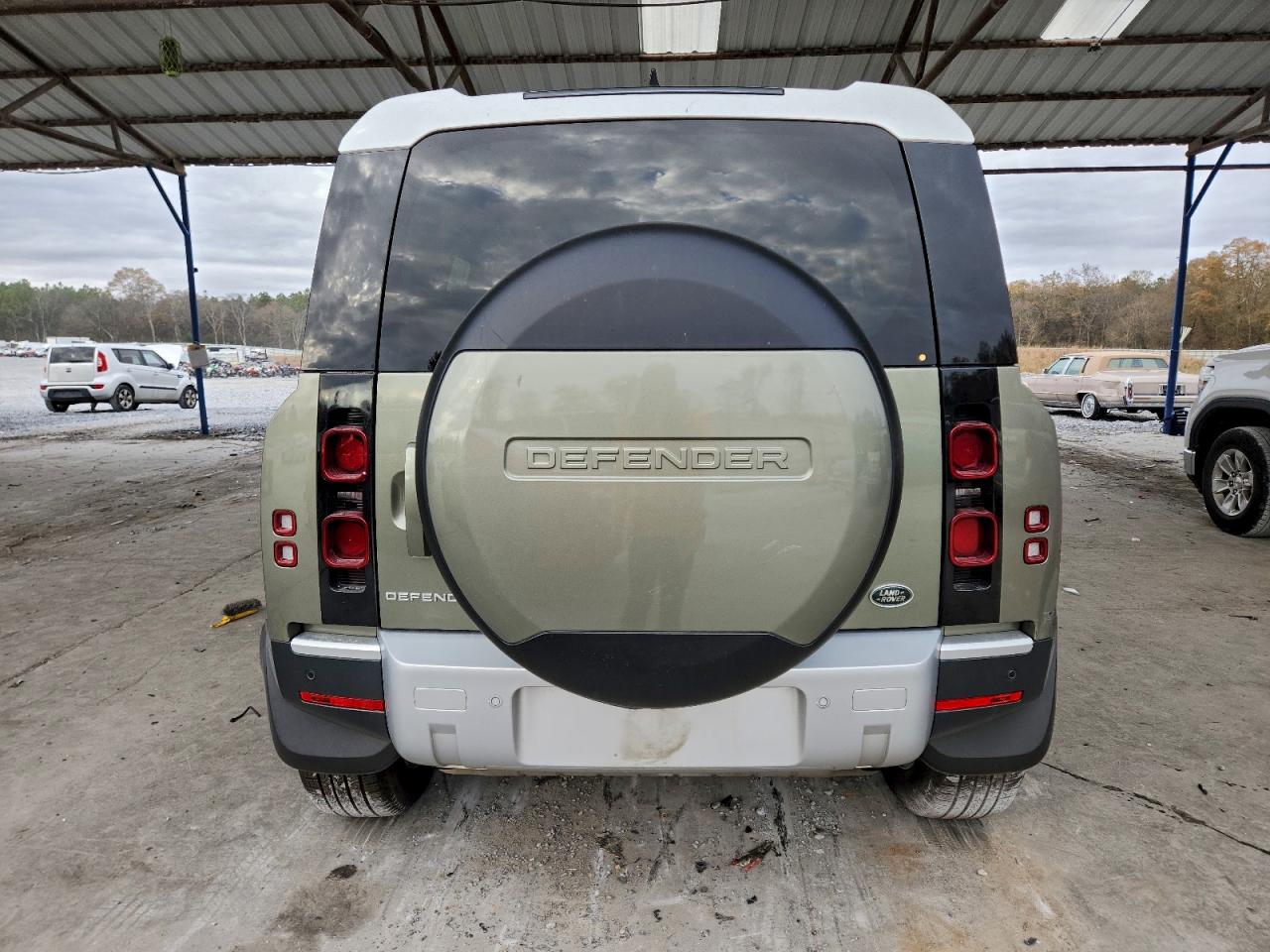 Land Rover Defender 110 S Image 5