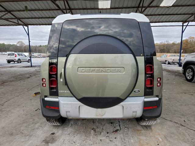 Land Rover Defender 110 S Image 5