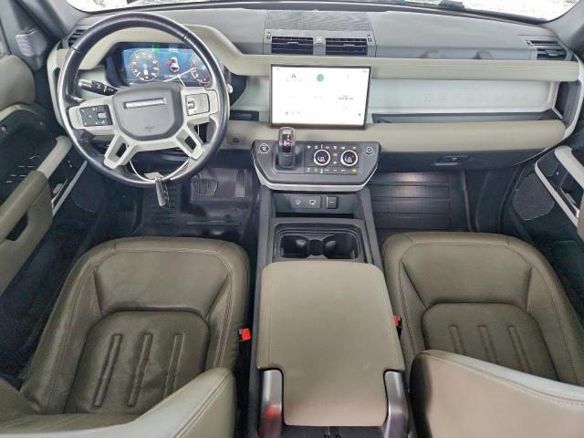 Land Rover Defender 110 S Image 11