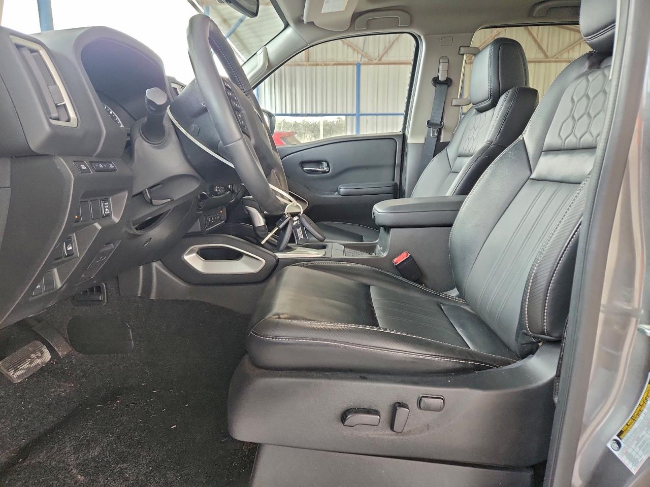 Nissan Frontier S Image 2