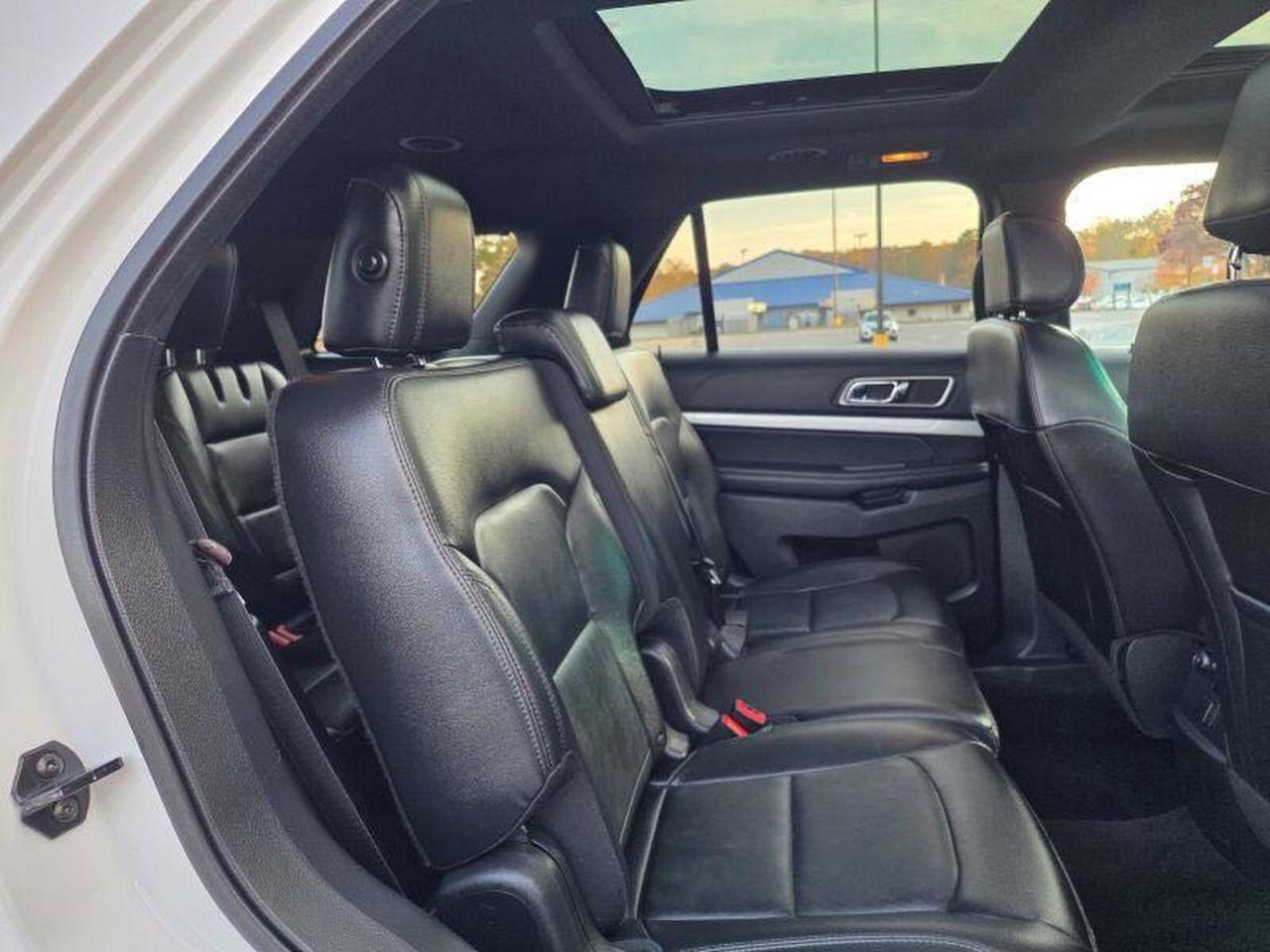 Ford Explorer Xlt Image 10