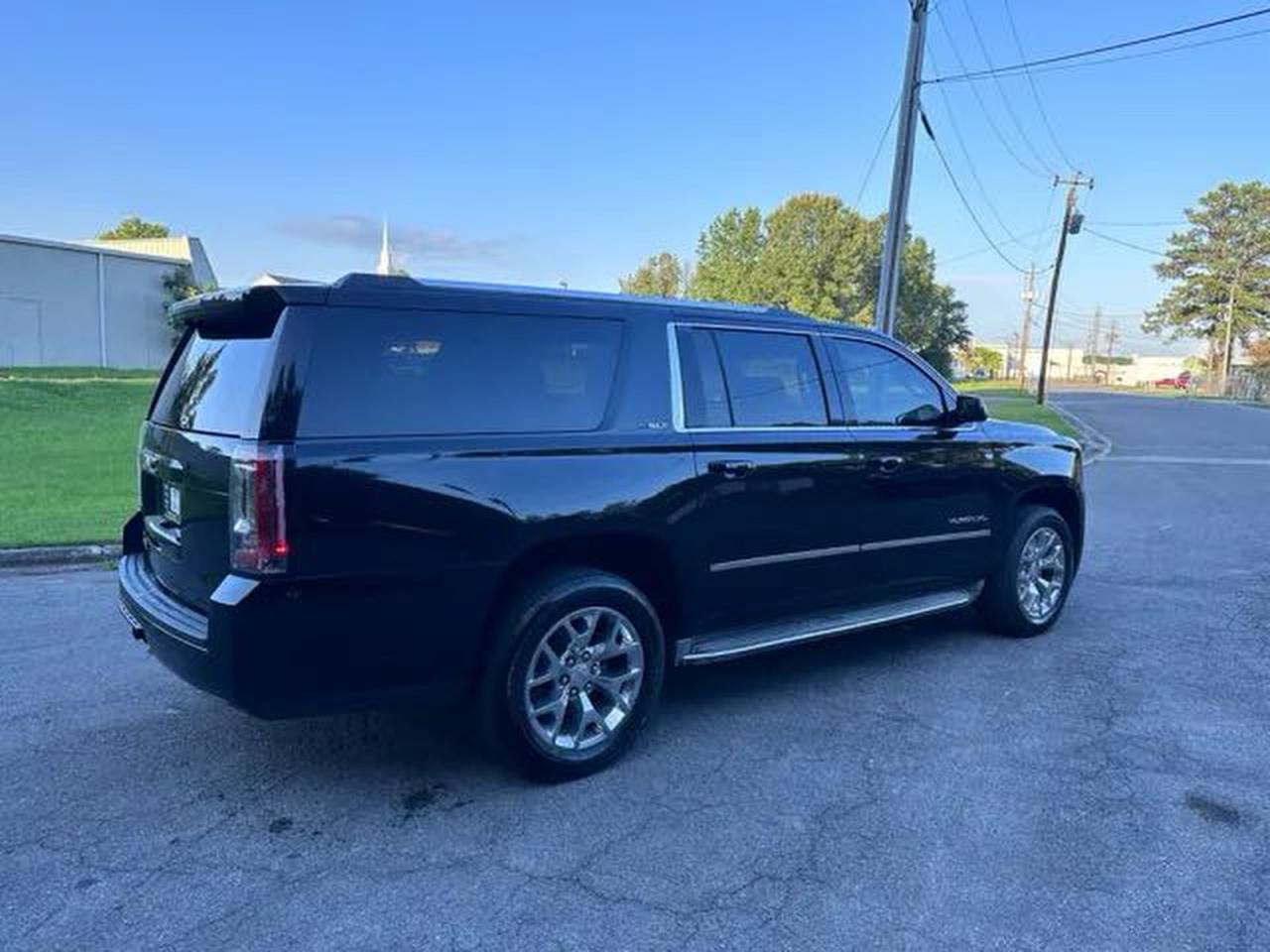 GMC Yukon C1500 Slt Image 3