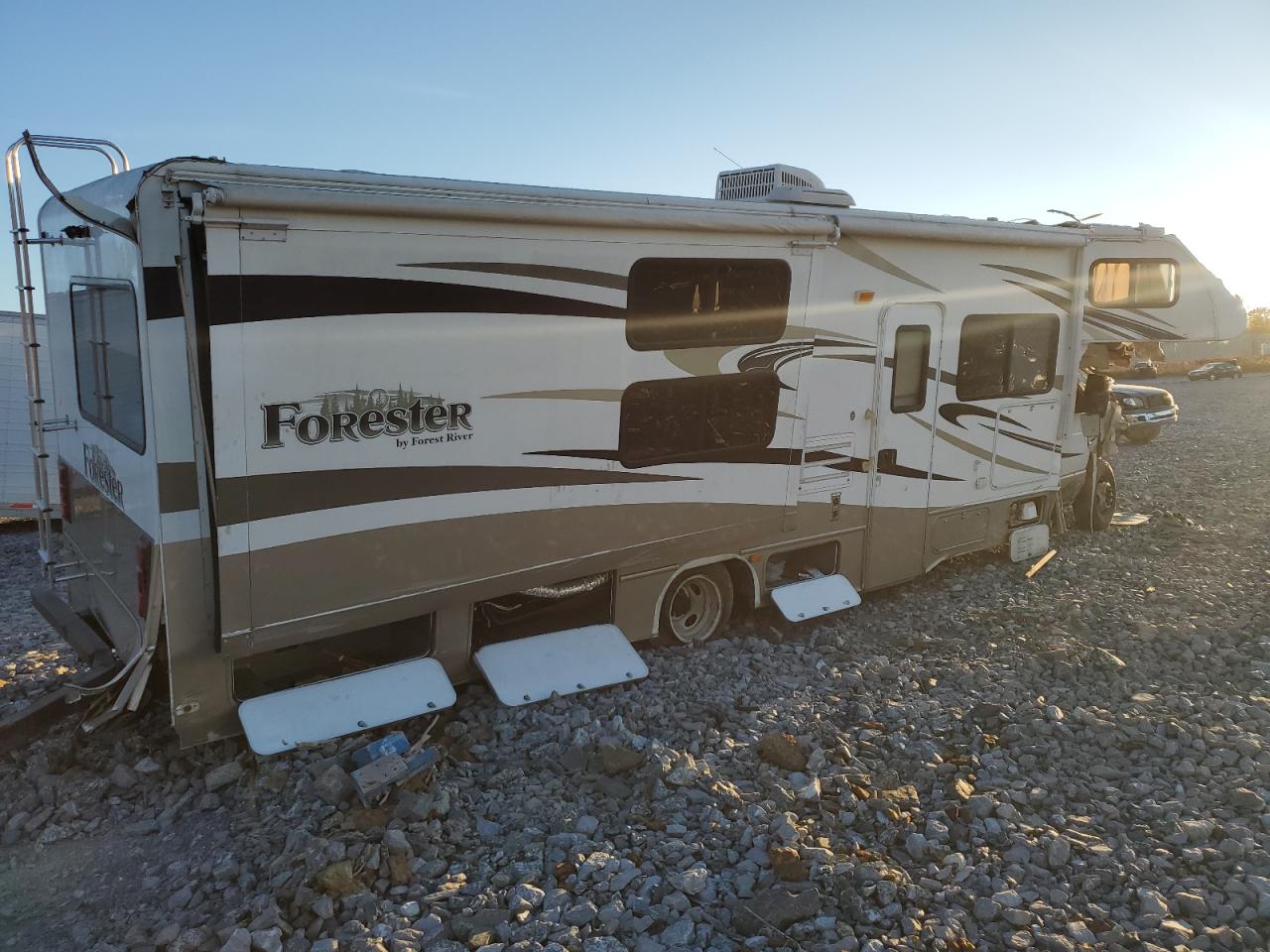 Ford Econoline E450 Super Duty Cutaway Van Image 10