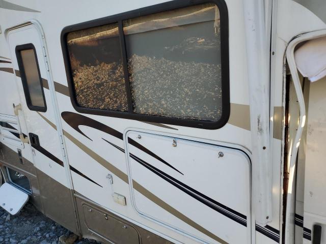 Ford Econoline E450 Super Duty Cutaway Van Image 3