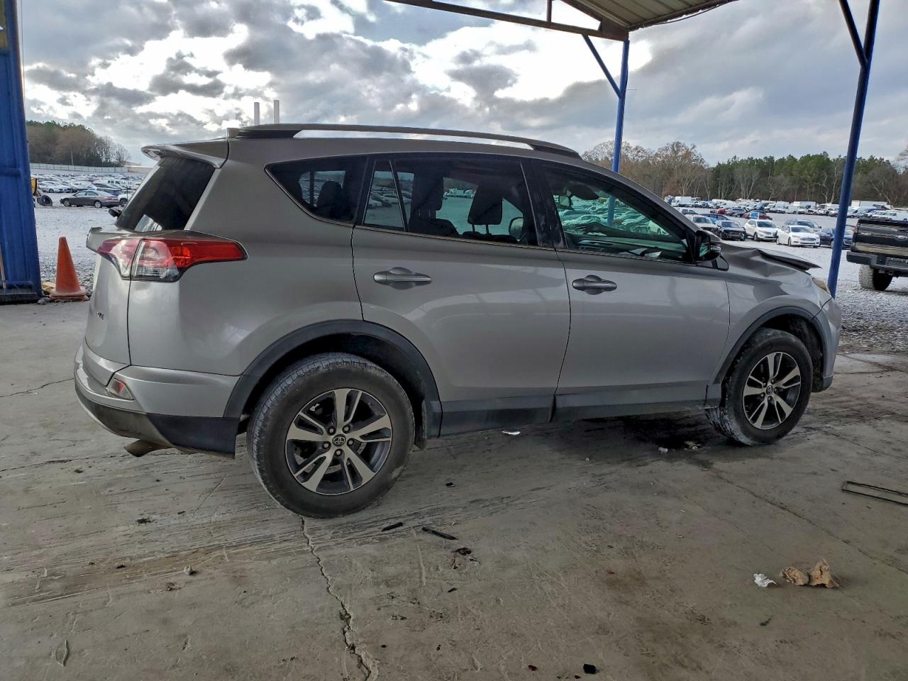 Toyota RAV4 Adventure Image 2