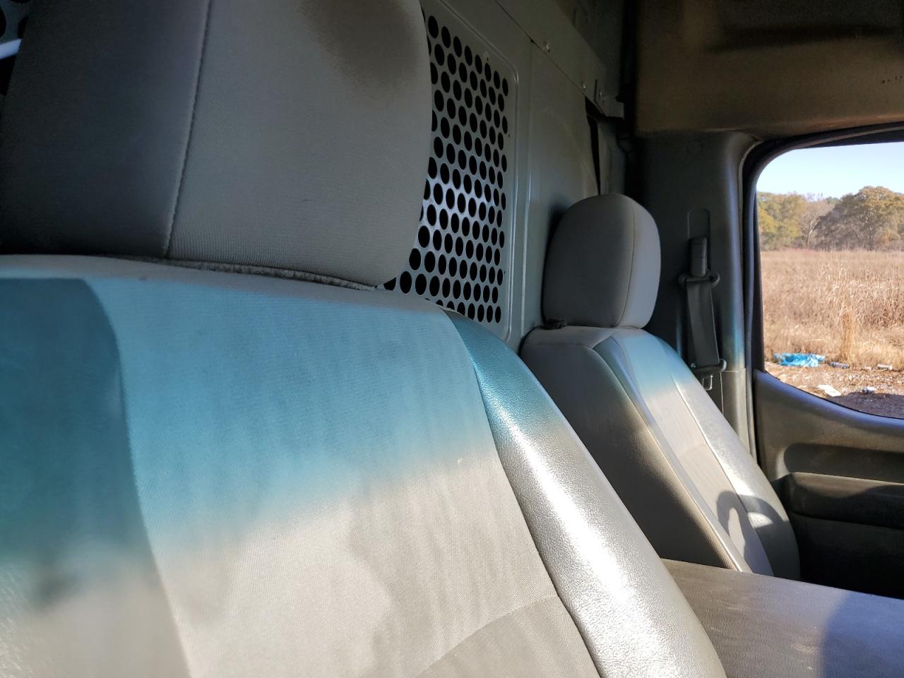 Nissan Nv 2500 Image 8