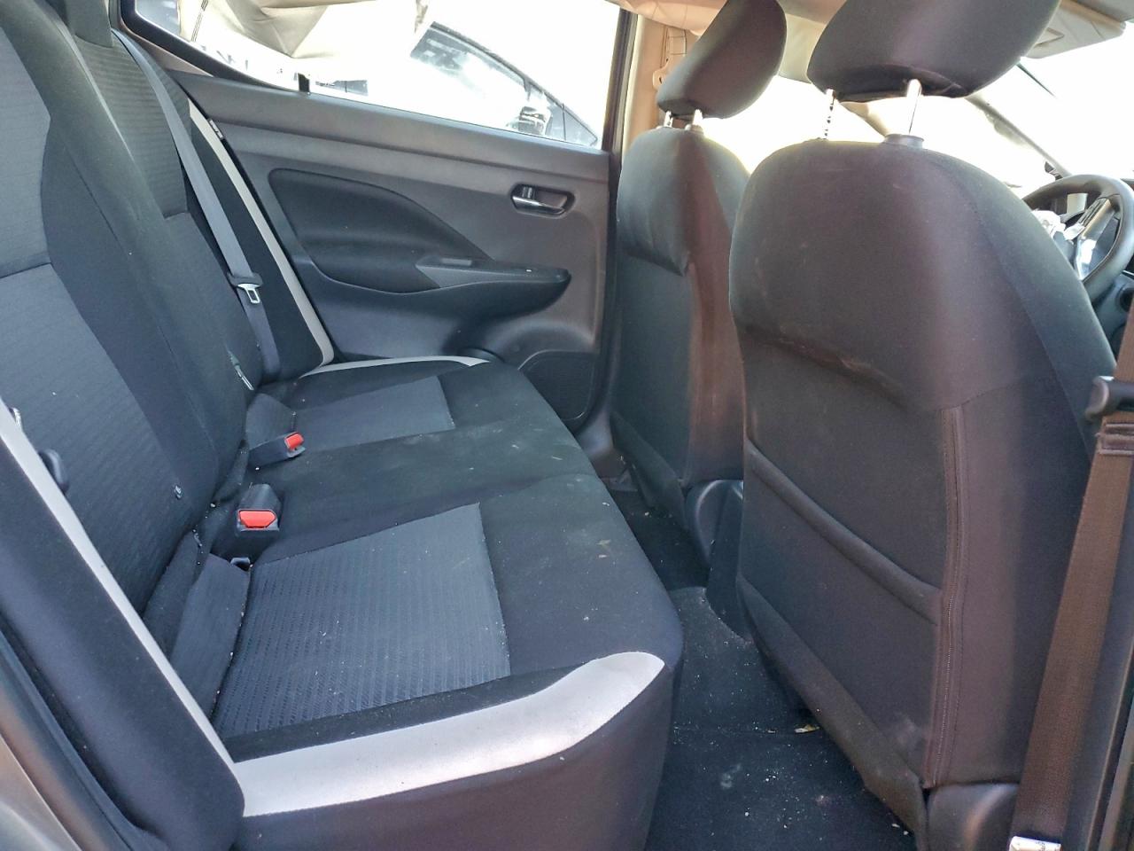 Nissan Versa Sv Image 8