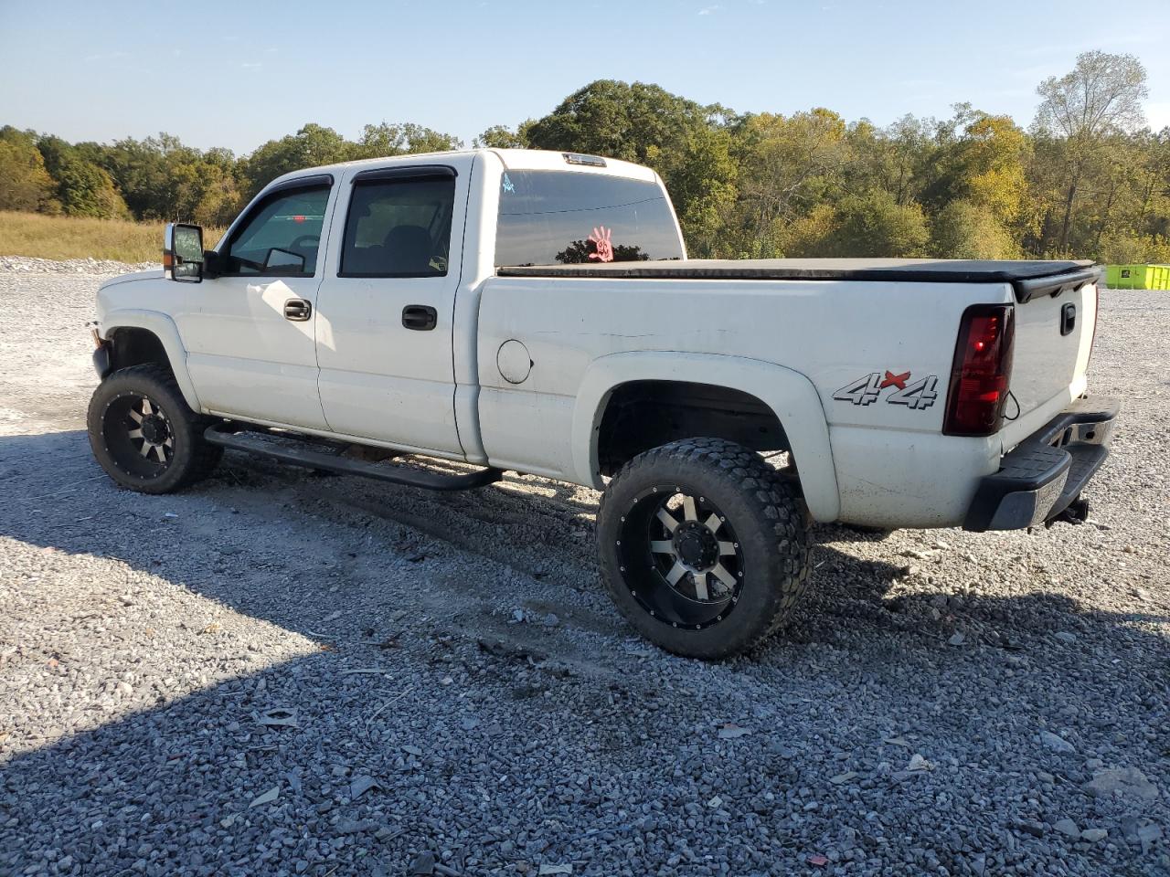 Chevrolet Silverado K2500 Image 3