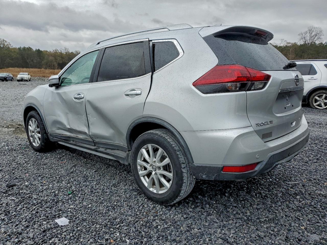 Nissan Rogue S Image 2