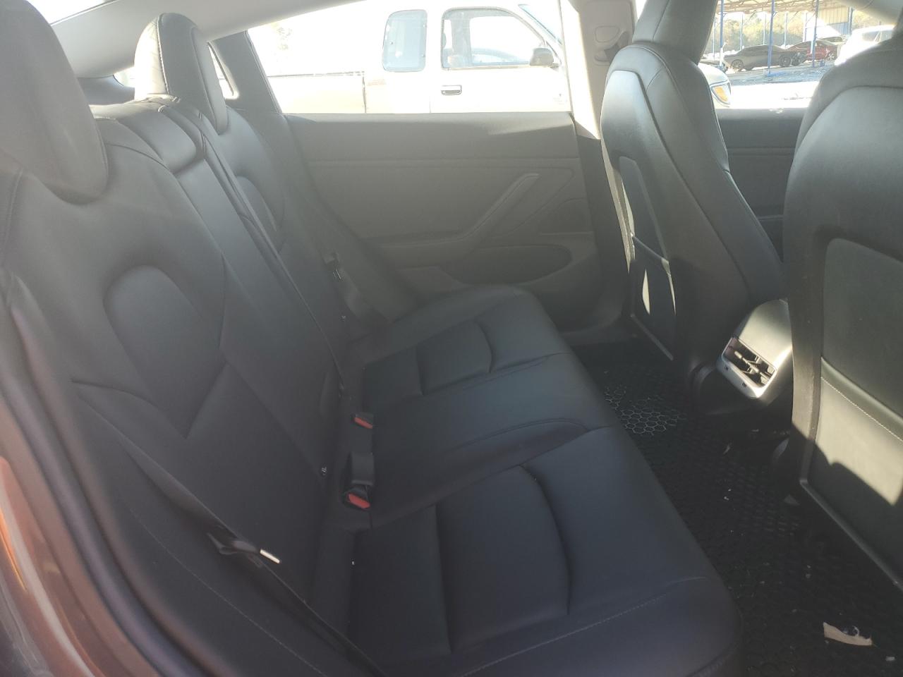 Tesla Model 3 Image 11