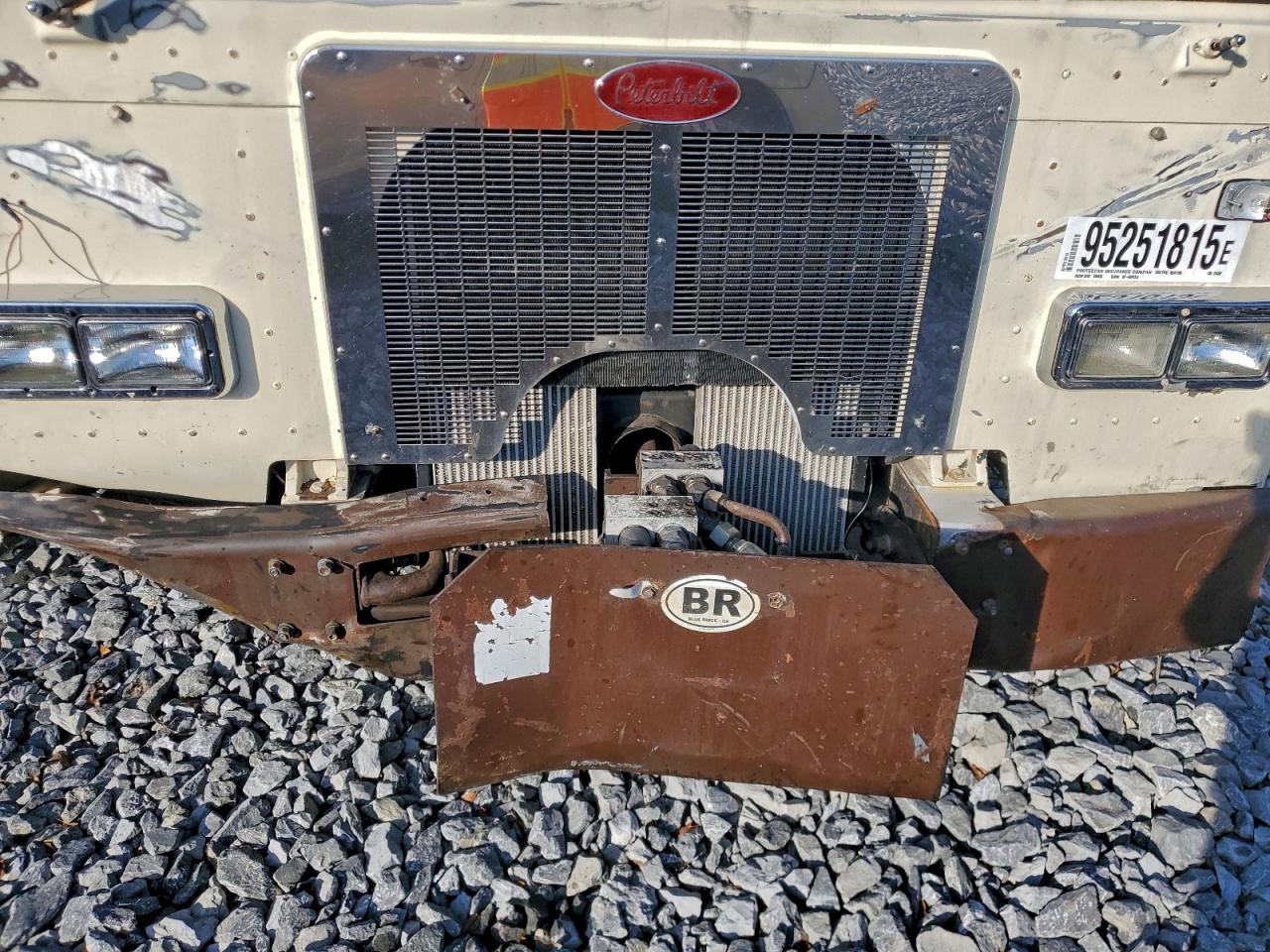 Peterbilt Tractor 320 Image 7