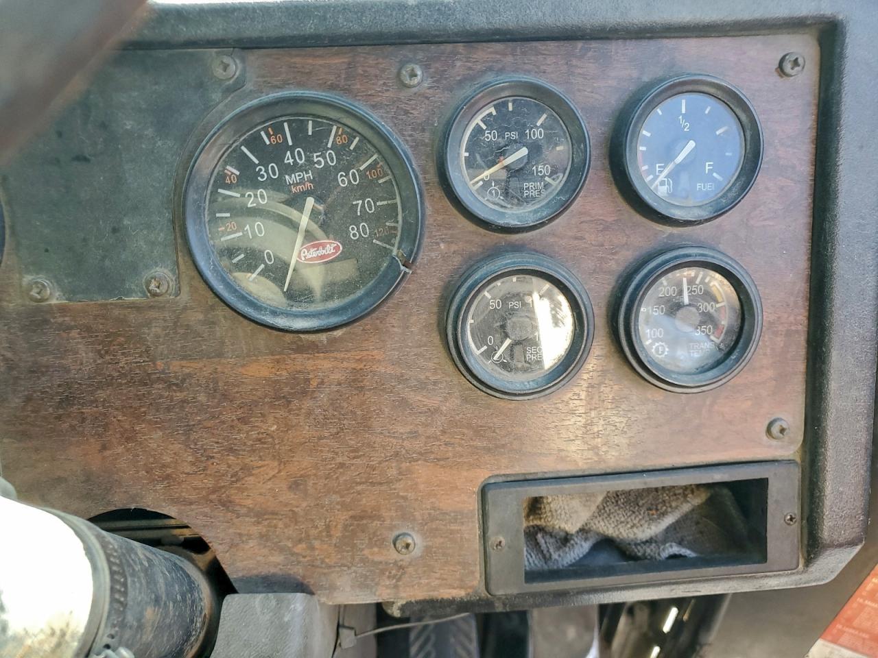 Peterbilt Tractor 320 Image 5