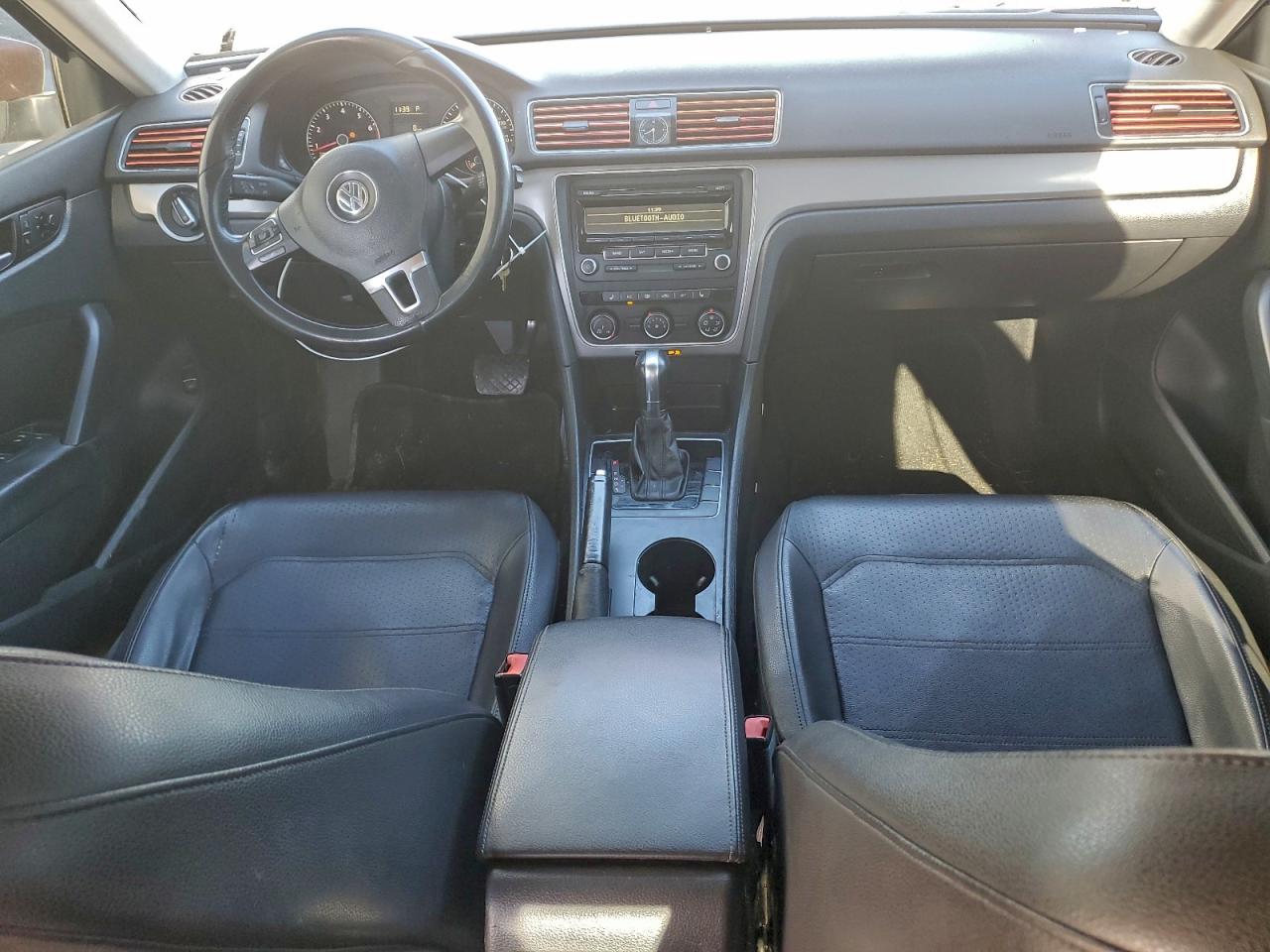 Volkswagen Passat S Image 10