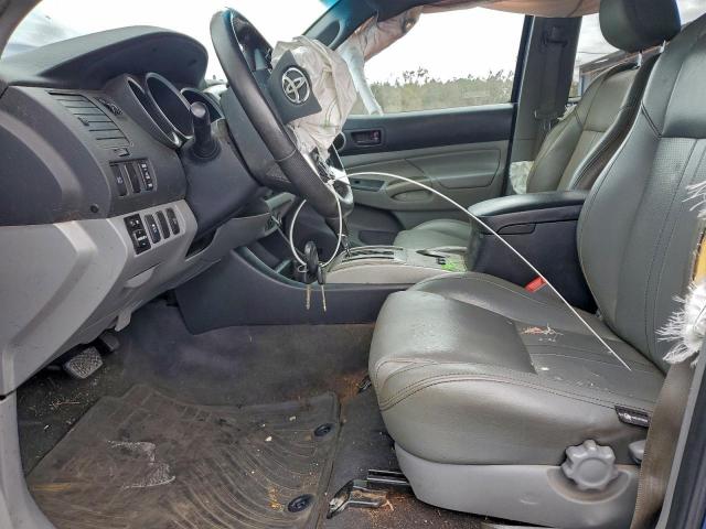 Toyota Tacoma Double Cab Image 8