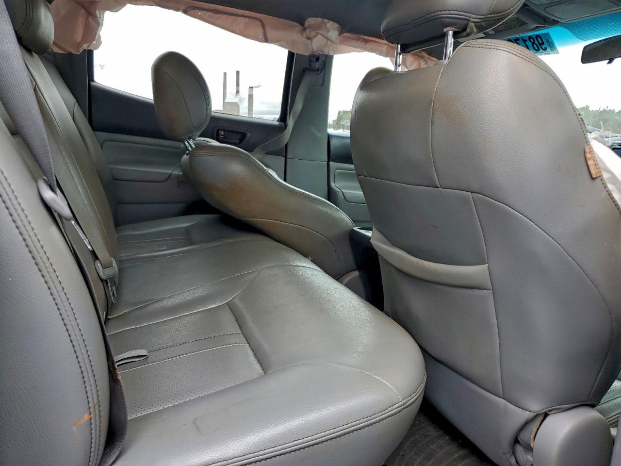 Toyota Tacoma Double Cab Image 12