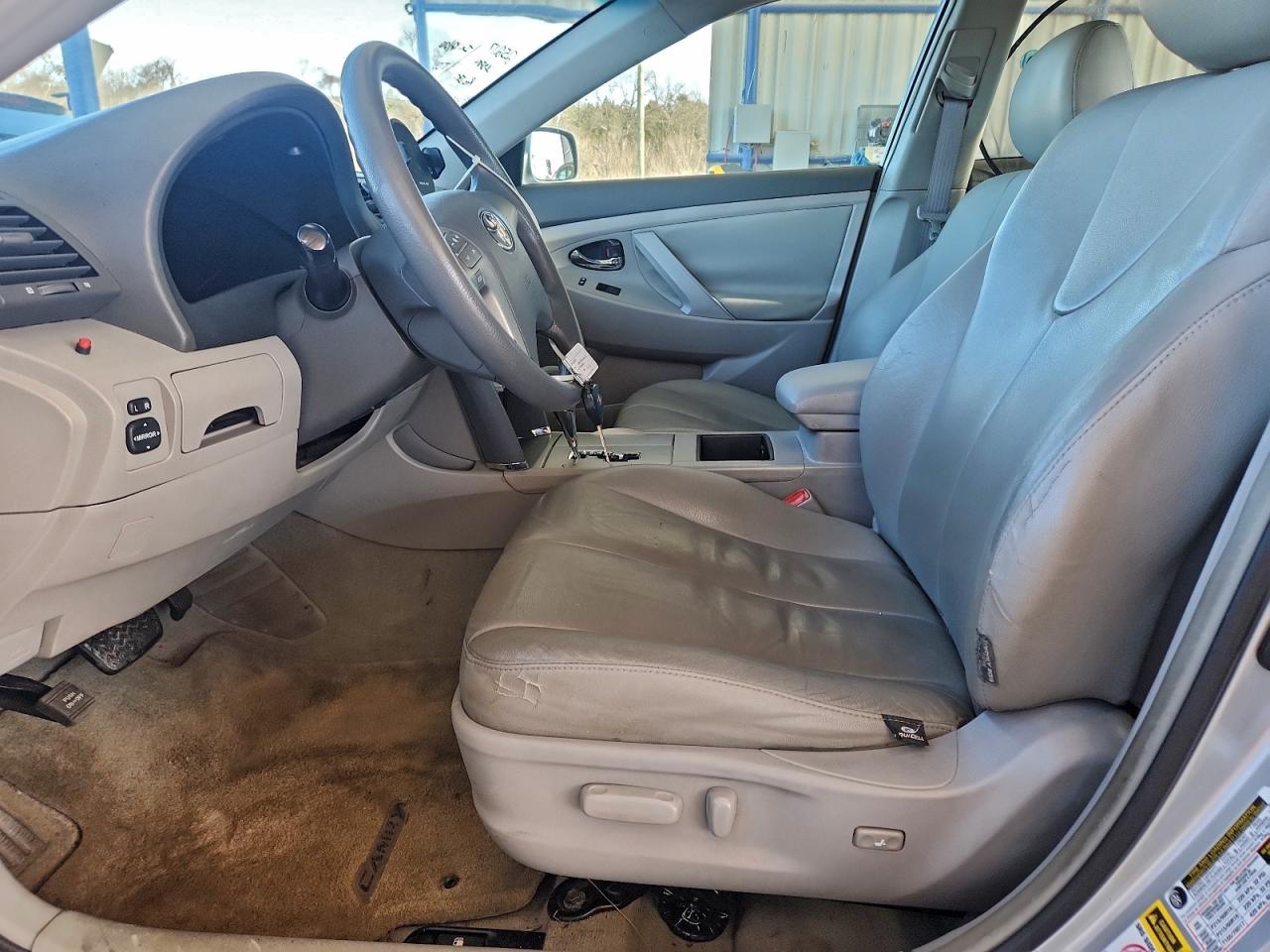 Toyota Camry Ce Image 2