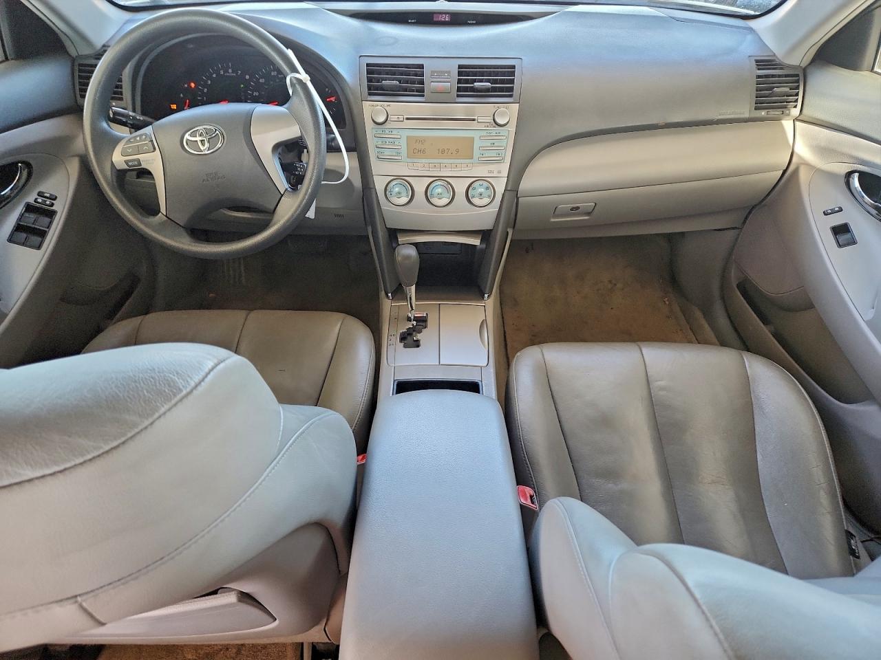 Toyota Camry Ce Image 7