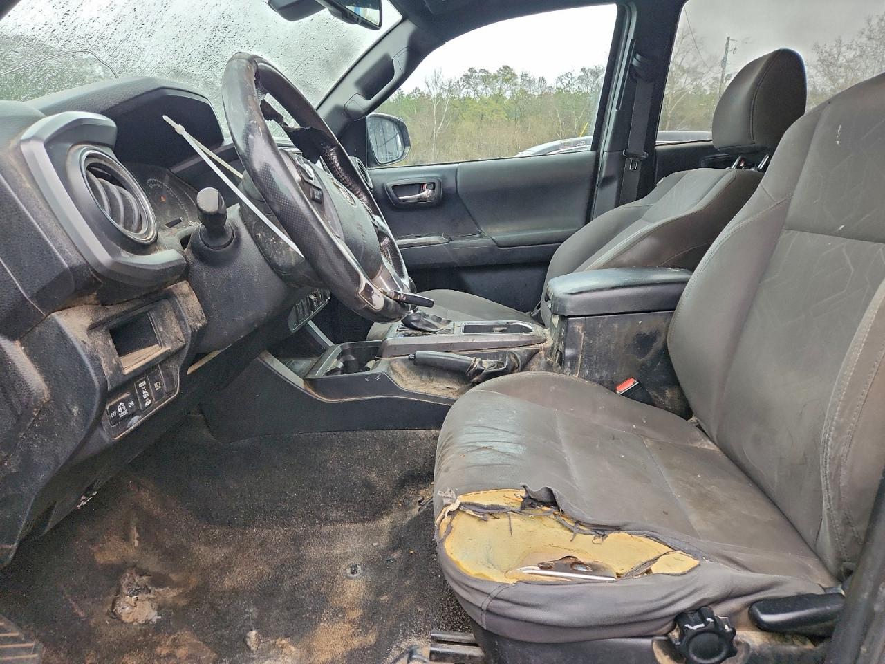 Toyota Tacoma Double Cab Image 8