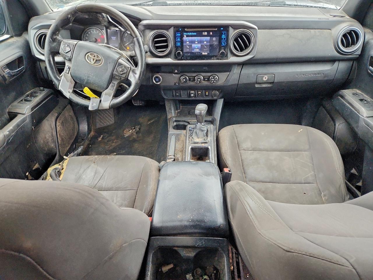 Toyota Tacoma Double Cab Image 3