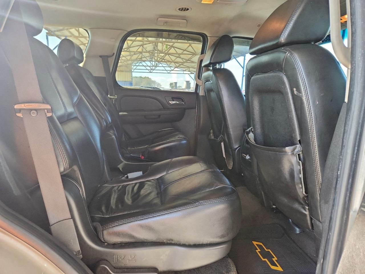 Chevrolet Tahoe C1500 Image 7