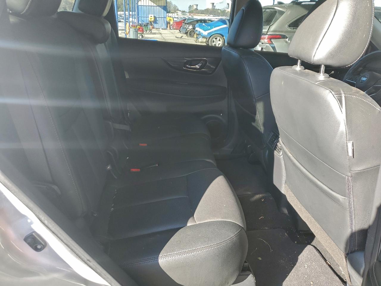 Nissan Rogue S Image 12