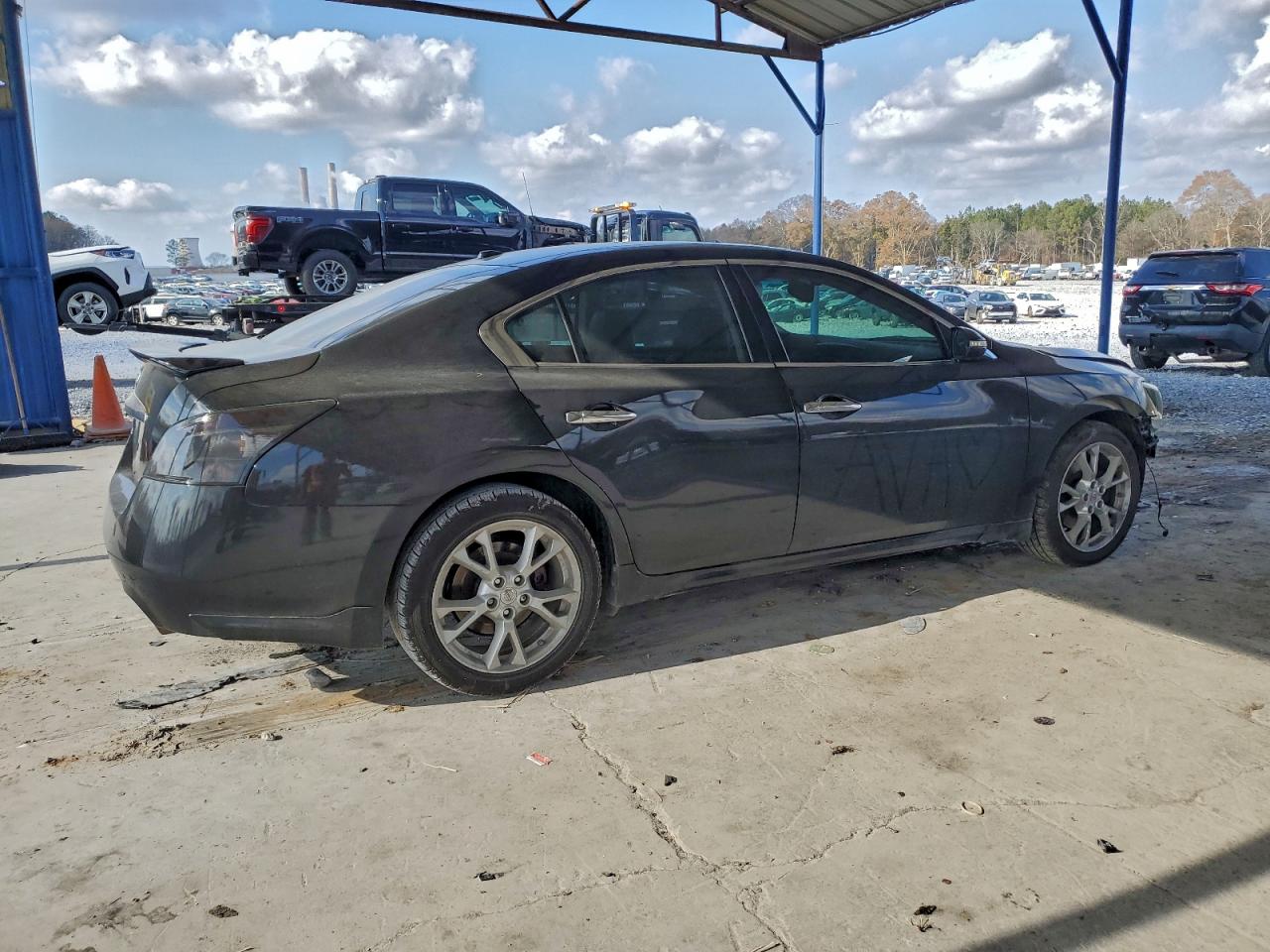 Nissan Maxima S Image 2