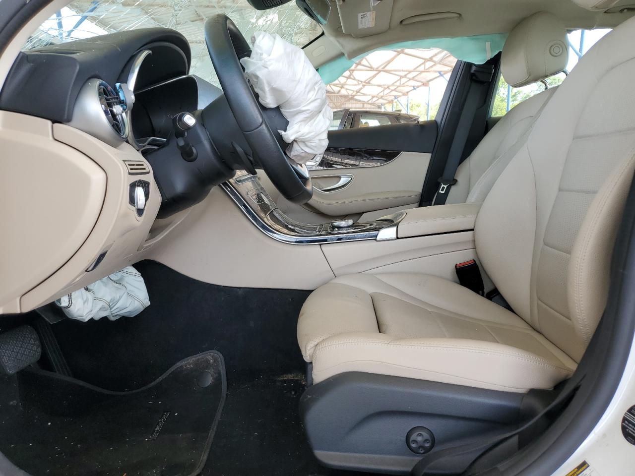 Mercedes-Benz C-Class 300 Image 10