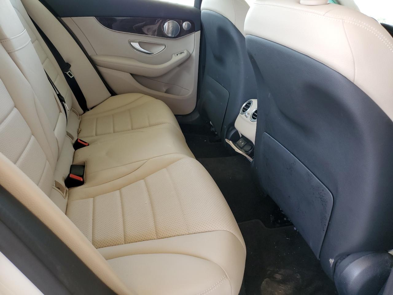 Mercedes-Benz C-Class 300 Image 2