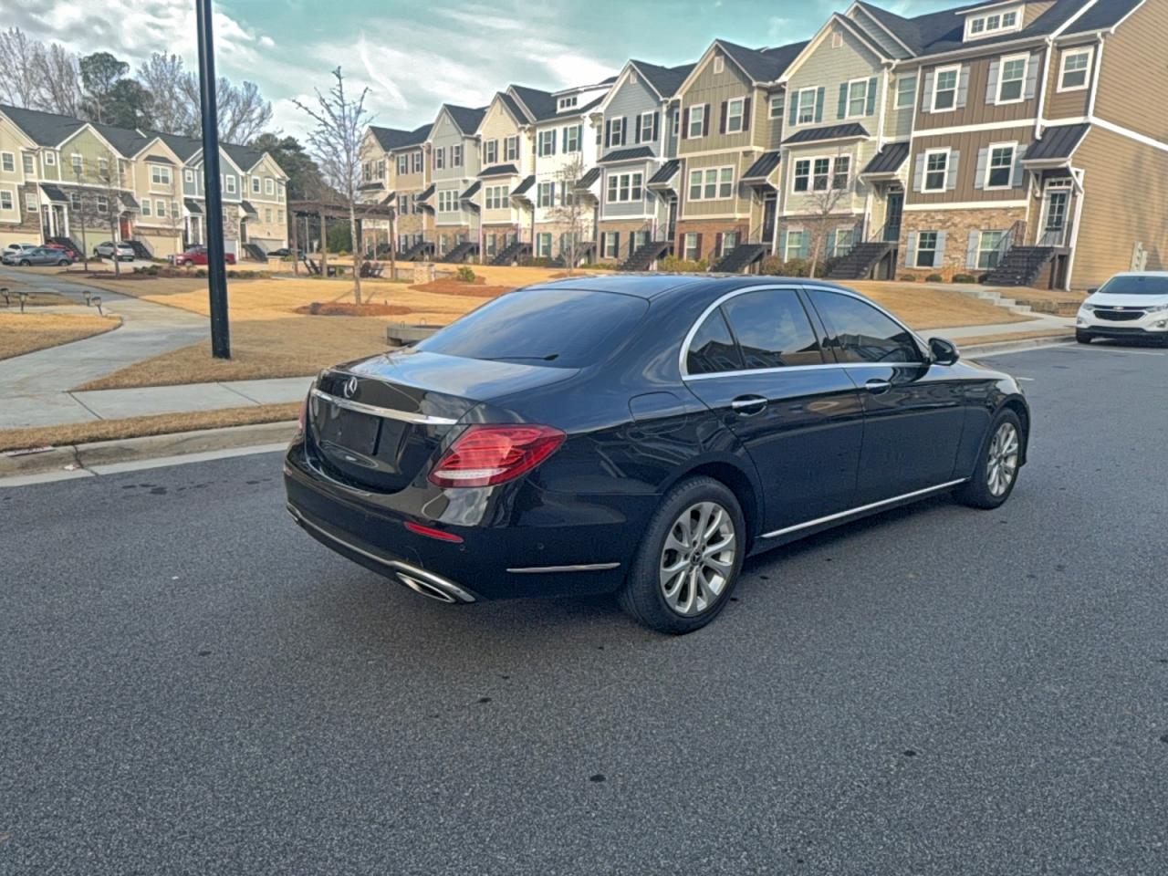 Mercedes-Benz E-Class 300 4matic Image 2