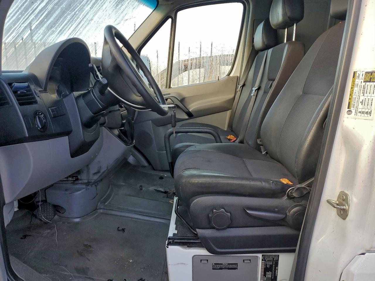 Mercedes-Benz Sprinter 2500 Image 7