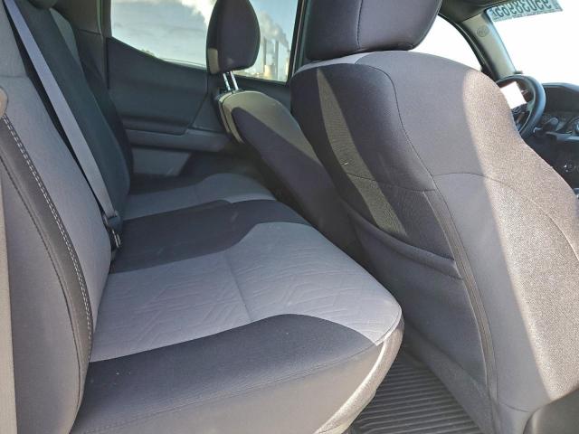 Toyota Tacoma Double Cab Image 4