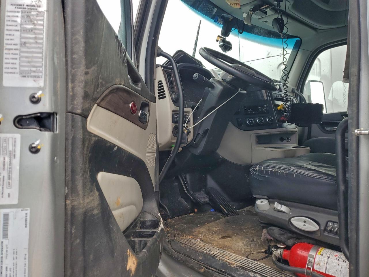 Peterbilt 579 Image 9