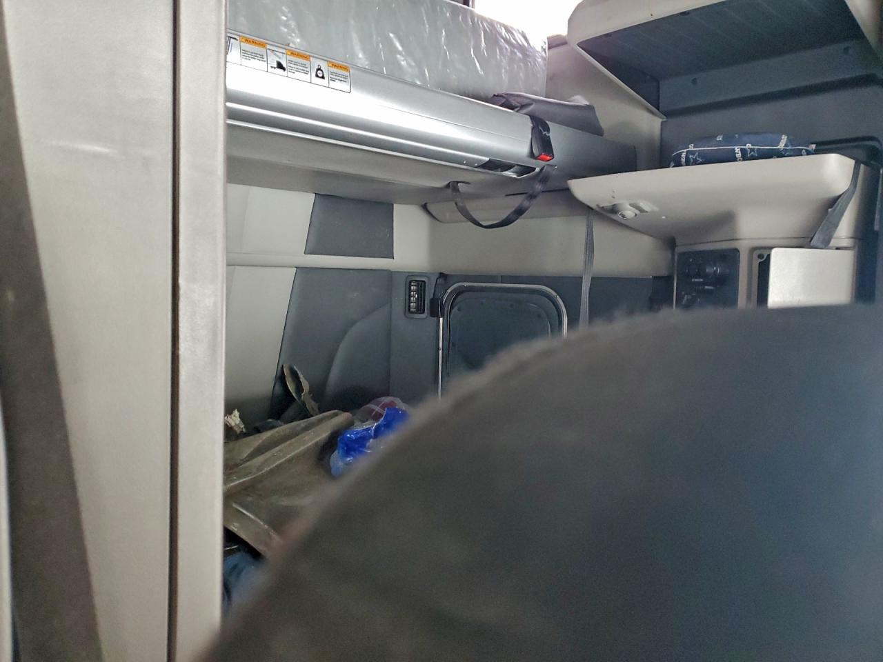 Peterbilt 579 Image 11