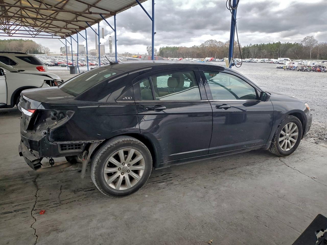 Chrysler 200 Touring Image 2