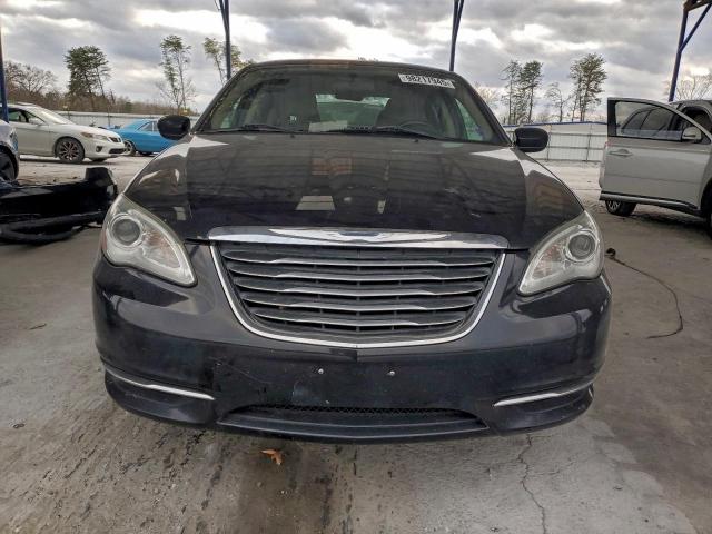 Chrysler 200 Touring Image 8