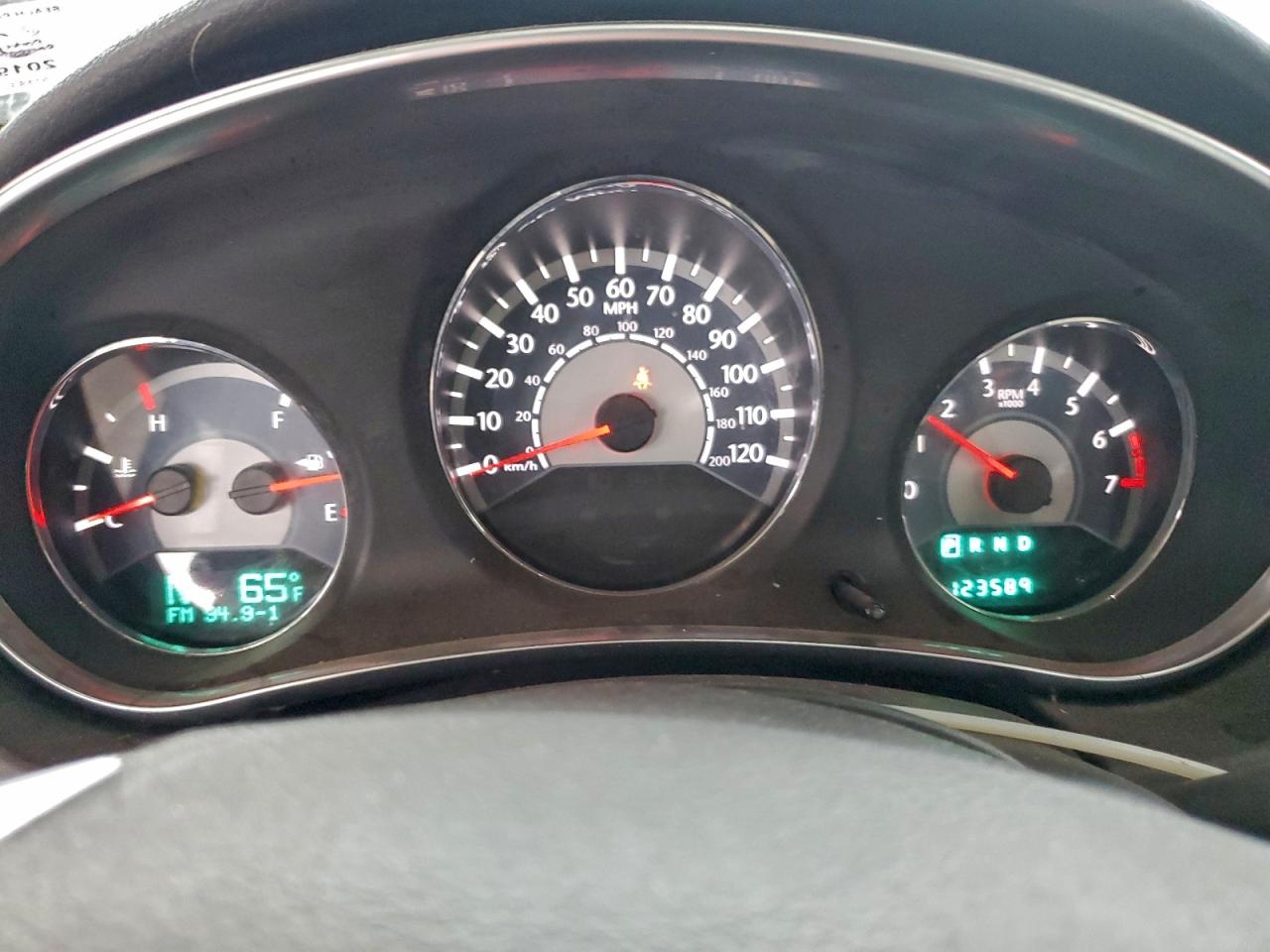 Chrysler 200 Touring Image 11