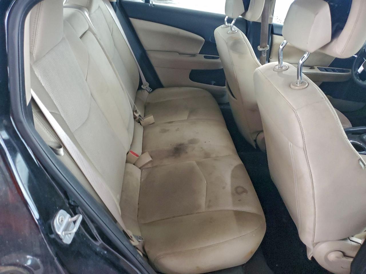 Chrysler 200 Touring Image 5