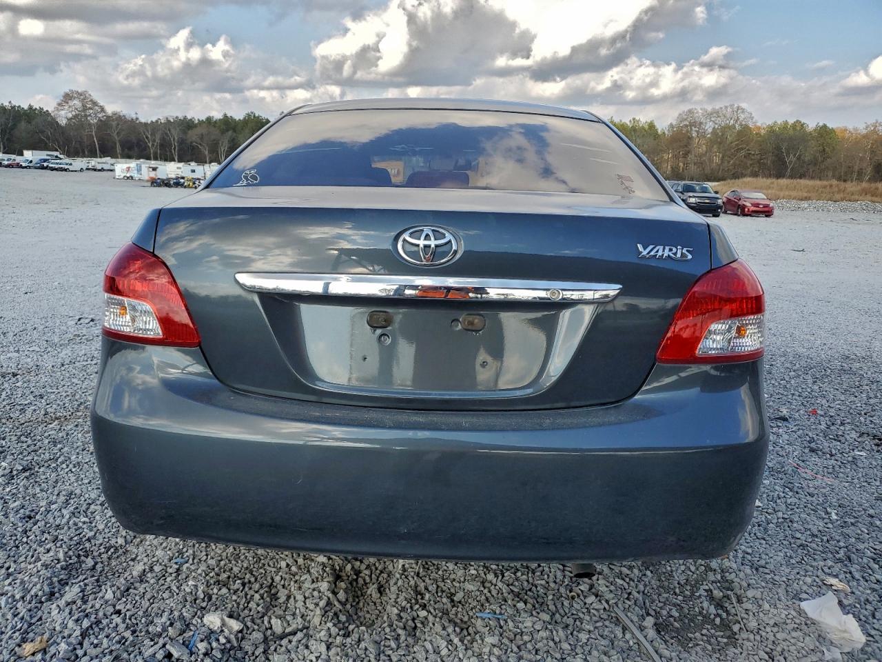 Toyota Yaris Image 12