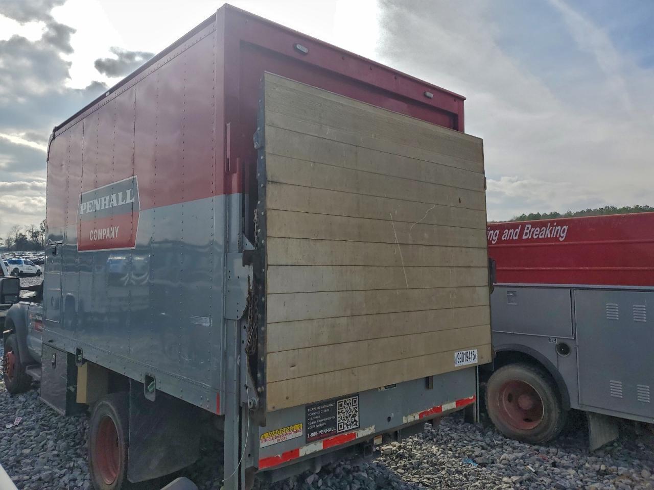 Ford F-550 Super Duty Image 13