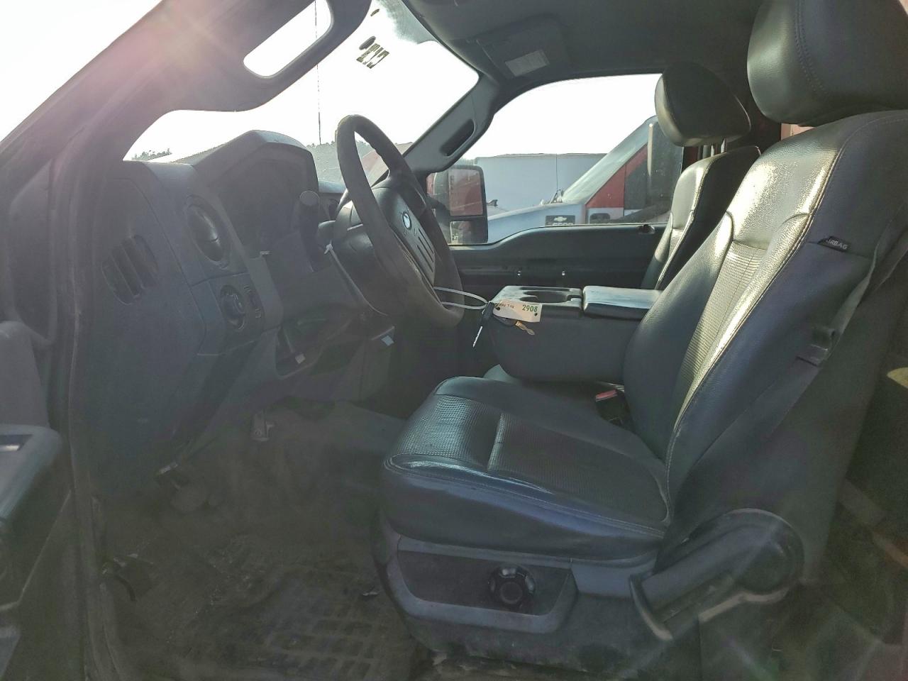 Ford F-550 Super Duty Image 4