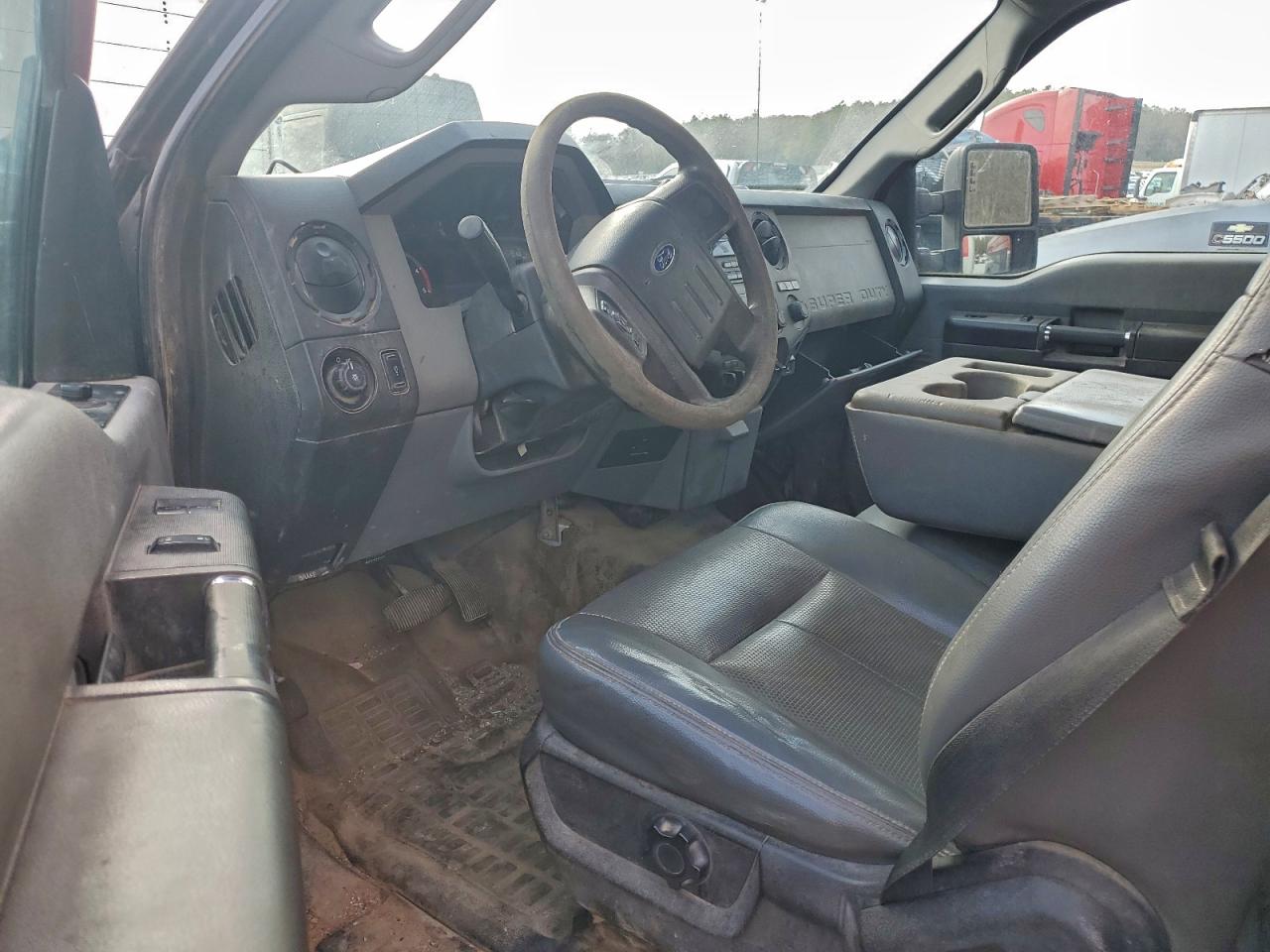 Ford F-550 Super Duty Image 11