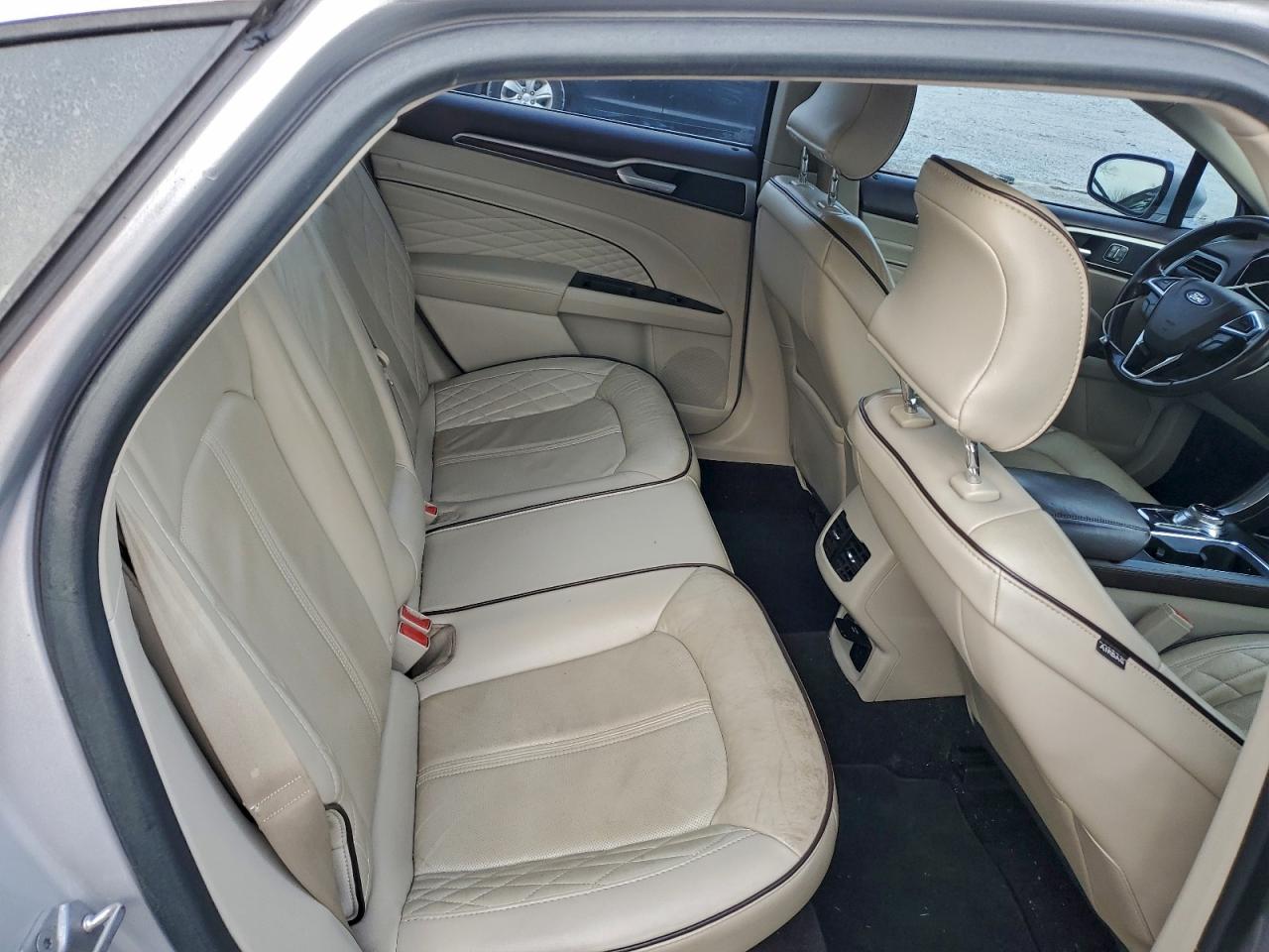 Ford Fusion Titanium Image 11