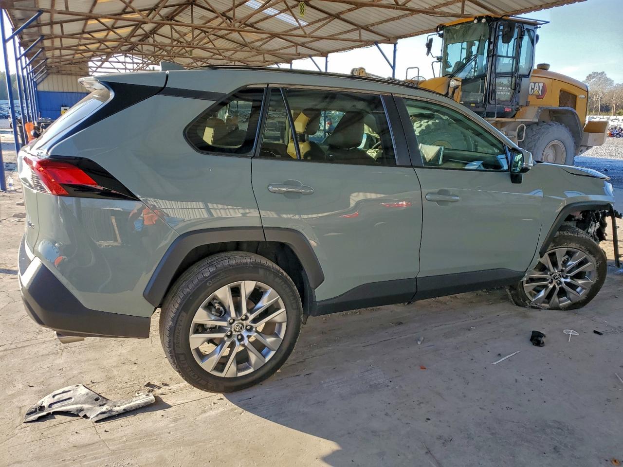 Toyota RAV4 Xle Premium Image 8