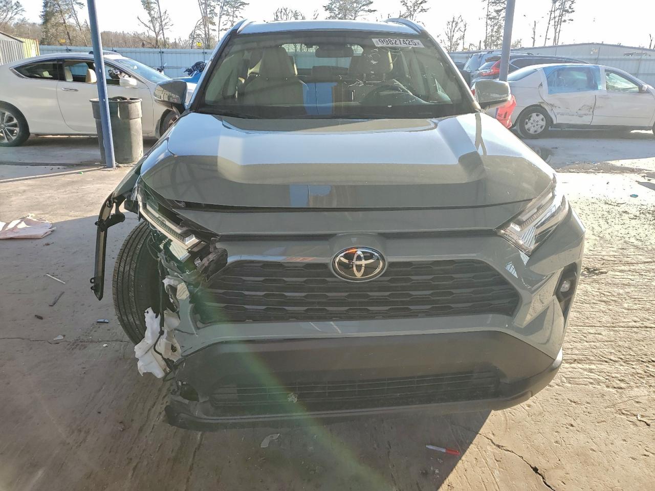 Toyota RAV4 Xle Premium Image 7