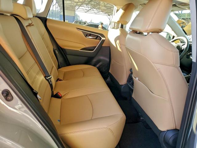 Toyota RAV4 Xle Premium Image 2