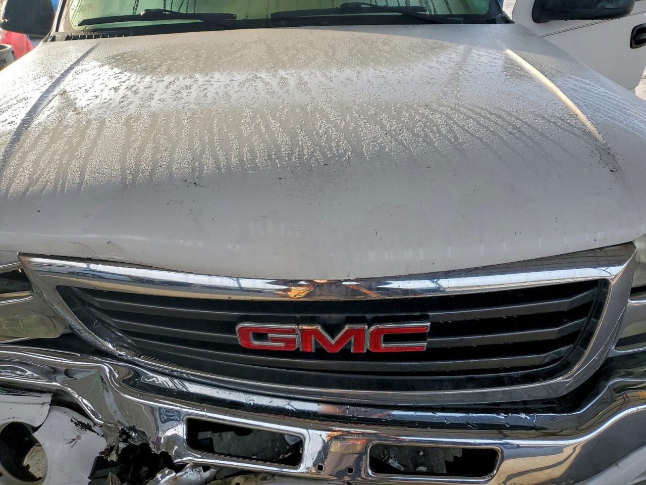 GMC Sierra C1500 Image 8