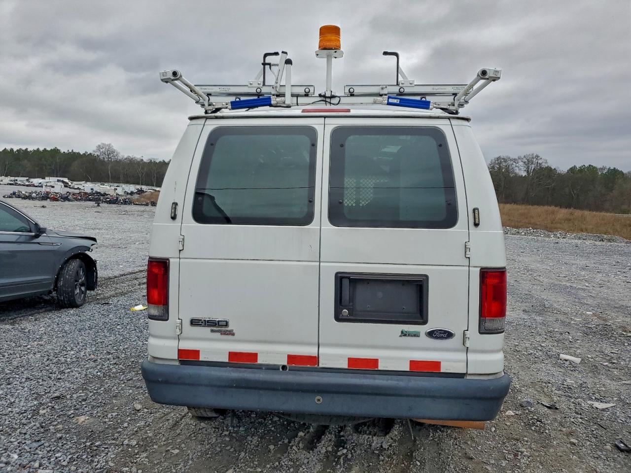 Ford E-150 E150 Van Image 2