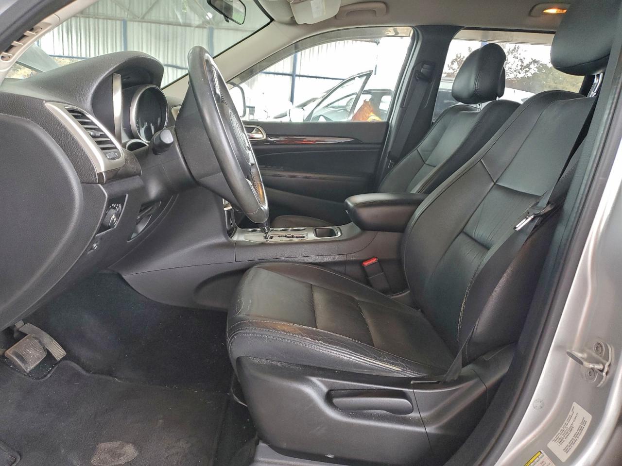 Jeep Grand Cherokee Laredo Image 3