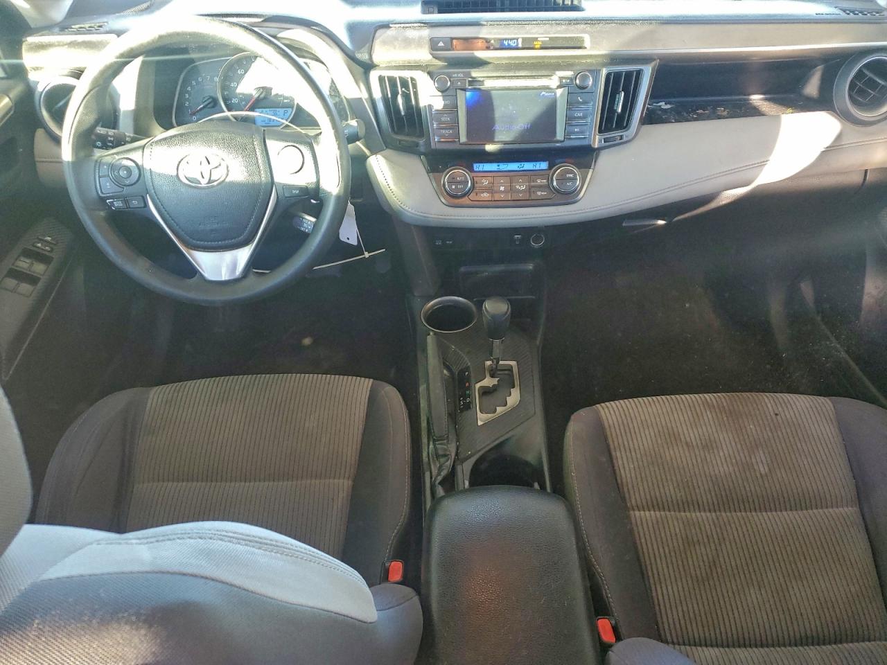 Toyota RAV4 Xle Image 3